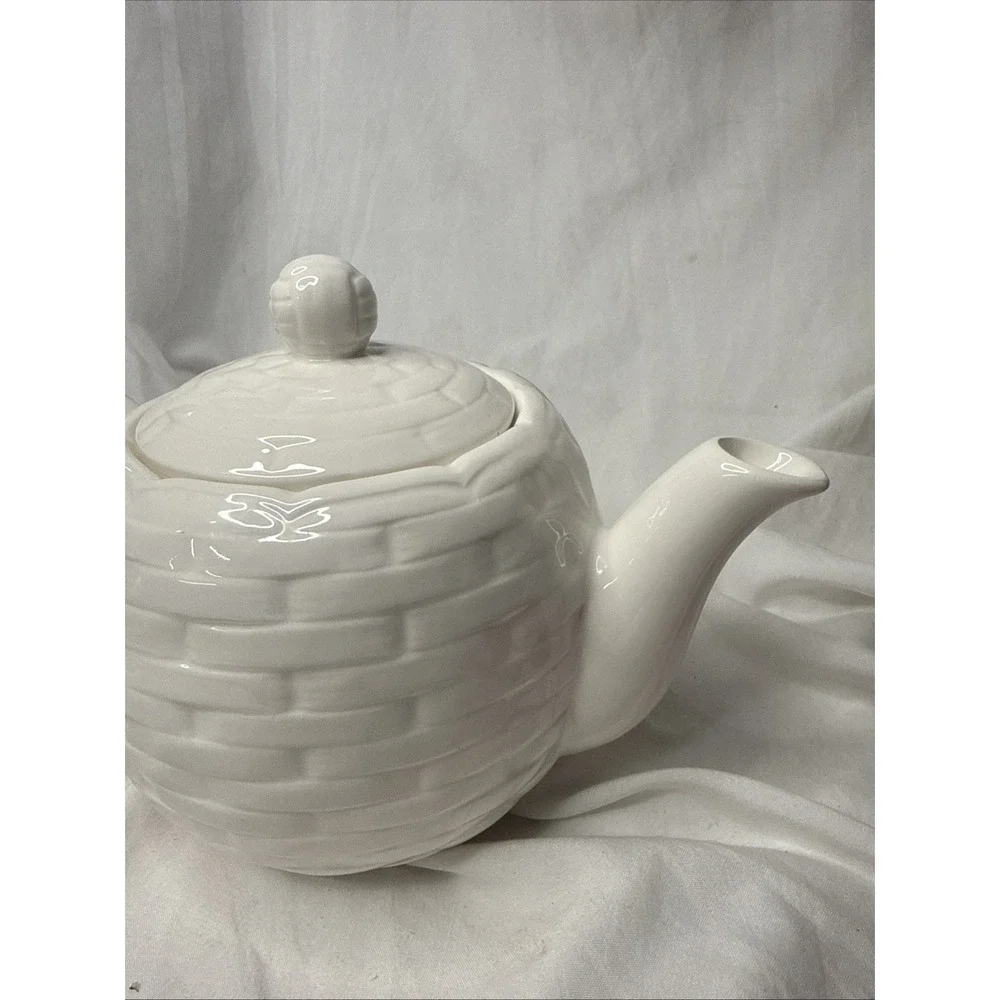 Otagiri Strawberry Teapot Mary Ann Baker Basket Weave Design 4 Cup Cottagecore